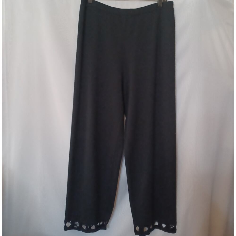Bloomingdale's Black Elastic Waist Pull On Knitted stretch Pants. Si…